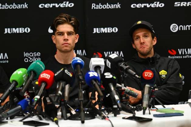 Tour de France 2025 04 07 2025 LILLE METROPOLE, FRANCE - JULY 04 : Van Aert Wout (BEL) of Team Visma - Lease a Bike and Yates Simon (GBR) of Team Visma - Lease a Bike talking to the press during a press conference, PK, Pressekonferenz and media activities ahead of the 112th edition of Tour de France an UCI World Tour 2.UWT cycling road race stage for Men Elite on July 4, 2025 in Lille Metropole, France, 04 07 2025 ( Motordriver Kenny Verfaillie - Lille Metropole France  Copyright: xVincentxKalutx