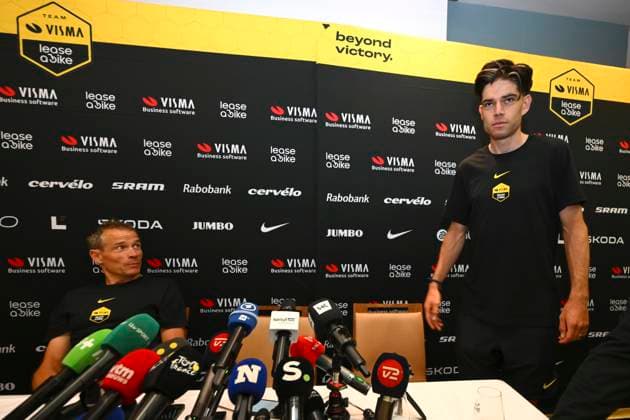 Tour de France 2025 04 07 2025 LILLE METROPOLE, FRANCE - JULY 04 : Niermann Grischa (GER) Ass. Sports Director of Team Visma Lease a Bike and Van Aert Wout (BEL) of Team Visma - Lease a Bike talking to the press during a press conference, PK, Pressekonferenz and media activities ahead of the 112th edition of Tour de France an UCI World Tour 2.UWT cycling road race stage for Men Elite on July 4, 2025 in Lille Metropole, France, 04 07 2025 ( Motordriver Kenny Verfaillie - Lille Metropole France  Copyright: xVincentxKalutx