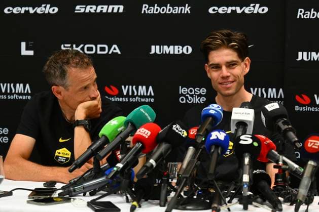 Tour de France 2025 04 07 2025 LILLE METROPOLE, FRANCE - JULY 04 : Niermann Grischa (GER) Ass. Sports Director of Team Visma Lease a Bike and Van Aert Wout (BEL) of Team Visma - Lease a Bike talking to the press during a press conference, PK, Pressekonferenz and media activities ahead of the 112th edition of Tour de France an UCI World Tour 2.UWT cycling road race stage for Men Elite on July 4, 2025 in Lille Metropole, France, 04 07 2025 ( Motordriver Kenny Verfaillie - Lille Metropole France  Copyright: xVincentxKalutx