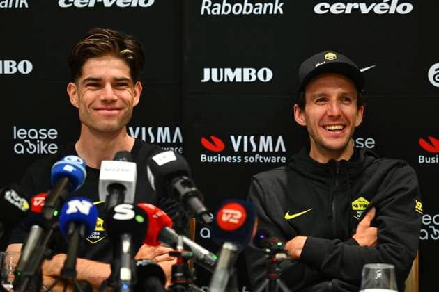 Tour de France 2025 04 07 2025 LILLE METROPOLE, FRANCE - JULY 04 : Van Aert Wout (BEL) of Team Visma - Lease a Bike and Yates Simon (GBR) of Team Visma - Lease a Bike talking to the press during a press conference, PK, Pressekonferenz and media activities ahead of the 112th edition of Tour de France an UCI World Tour 2.UWT cycling road race stage for Men Elite on July 4, 2025 in Lille Metropole, France, 04 07 2025 ( Motordriver Kenny Verfaillie - Lille Metropole France  Copyright: xVincentxKalutx