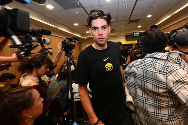 Tour de France 2025 04 07 2025 LILLE METROPOLE, FRANCE - JULY 04 : Van Aert Wout (BEL) of Team Visma - Lease a Bike talking to the press during a press conference, PK, Pressekonferenz and media activities ahead of the 112th edition of Tour de France an UCI World Tour 2.UWT cycling road race stage for Men Elite on July 4, 2025 in Lille Metropole, France, 04 07 2025 ( Motordriver Kenny Verfaillie - Lille Metropole France  Copyright: xVincentxKalutx