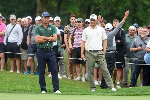 l r Marcel Siem GER , Martin Kaymer GER am Gruen, 36 BMW International Open 2025, Golf, DP World Tour, Men, Round 2, 04 07 2025 Eichenried Bayern Germany Copyright: xkolbert-press ChristianxKolbertx