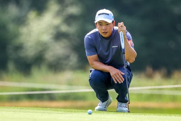Yuto Katsuragawa JPN reading the putting line, 36 BMW International Open 2025, Golf, DP World Tour, Men, Round 2, 04 07 2025 Eichenried Bayern Germany Copyright: xkolbert-press ChristianxKolbertx