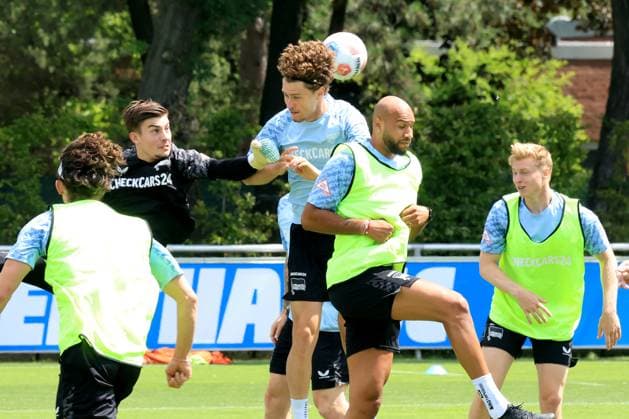 DEU, DFL, 2 FBL Hertha BSC, Training, 04 07 2025, Sportforum, Berlin, DEU, DFL, 2 FBL Hertha BSC, Training, im Bild Robert Kwasigroch Hertha BSC Berlin 13 , Linus Gechter Hertha BSC Berlin 44 , John Anthony Brooks Hertha BSC Berlin 25 DFL regulations prohibit any use of Photographs as image sequences and or quasi video nordphotoxGmbHx xEngler nph00076