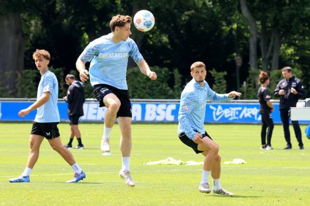 DEU, DFL, 2 FBL Hertha BSC, Training, 04 07 2025, Sportforum, Berlin, DEU, DFL, 2 FBL Hertha BSC, Training, im Bild Leon Jensen Hertha BSC Berlin 5 , Michael Cuisance Hertha BSC Berlin 10 , Maurice Krattenmacher Hertha BSC Berlin 14 DFL regulations prohibit any use of Photographs as image sequences and or quasi video nordphotoxGmbHx xEngler nph00076