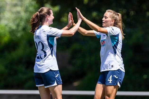 Test match women TSG 1899 Hoffenheim Bayer 04 Leverkusen 04 07 2025 Lisann Kaut TSG 1899 Hoffenheim, 4 cheers with Chiara Hahn TSG 1899 Hoffenheim, 23 after her goal for 1 0 in the test match between the womens teams of TSG 1899 Hoffenheim and Bayer 04 Leverkusen on 04 07 2025 at the school stadium in Westerburg Copyright: xBEAUTIFULxSPORTS Meuselx