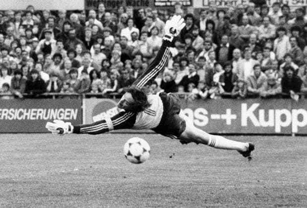 Keeper Roger Berbig, Grasshoppers Zurich, 1984 Keeper Roger Berbig, Grasshoppers Zurich, 1984 27585986