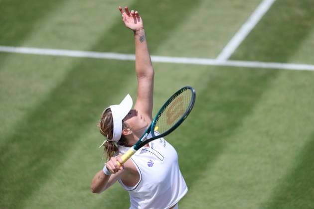 July 4, 2025, London, Celestynow, England: ANASTASIA PAVLYUCHENKOVA during the match against N. Osaka of Japan in the third round of Championships 2025 at Wimbledon AELTC in London. London England - ZUMAc278 20250704_zsp_c278_014 Copyright: xMarcinxCholewinskix