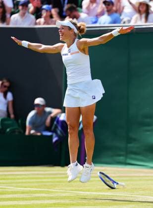 Laura Siegemund celebrates victory in her third round match Wimbledon Tennis Championships, Day 5, The All England Lawn Tennis and Croquet Club, London, UK - 04 Jul 2025London The All England Lawn Tennis and United Kingdom  Copyright: xJavierxGarcia Shutterstockx 15384469dj