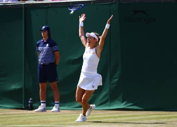 Wimbledon Championships 2025 AELTC, Day Five London, UK - 04 07 2025 Laura Siegemund (GER) celebrates defeating Madison Keys (USA) in the third round of the 2025 Wimbledon Championships London Wimbledon London GBR, UK NEWSPAPERS OUT Copyright: xMarkxGreenwoodx