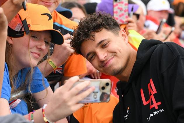 F1 Grand Prix of Great Britain - Practice Lando Norris of Great Britain and McLaren poses for a selfie during the Formula 1 Qatar Airways British Grand Prix at the Silverstone Circuit in Towcester, England, on July 4, 2024. United Kingdom  Copyright: xMIxNewsx originalFilename:fletcher-f1grandp250704_np9Hp.jpg