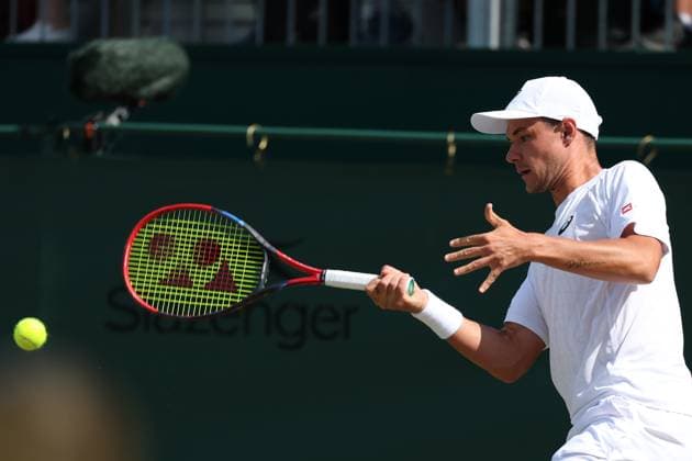 TENIS WIMBLEDON 2025 LONDYN 040725 N Z KAMIL MAJCHRZAK MARCIN CHOLEWINSKI NEWSPIX.PL TENNIS WIMBLEDON 2025 LONDON 04072025 KAMIL MAJCHRZAK DURING THE MATCH IN THE THIRD ROUND NEWSPIX.PL --- newspix.pl 