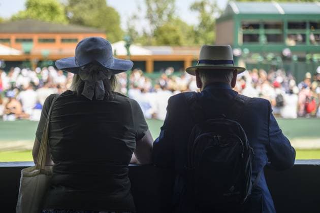 Wimbledon Tennis Championships - Day 5 LONDON, UNITED KINGDOM - JULY 4: Spectators watch tennis during the hot weather whilst watching tennis during the fifth day of the 2025 Wimbledon Championships at The All England Lawn Tennis and Croquet Club in Wimbledon on July 4, 2025, in London, England Ray Tang Anadolu London United Kingdom. Editorial use only. Please get in touch for any other usage.  Copyright: x2025xAnadoluxRayxTangx