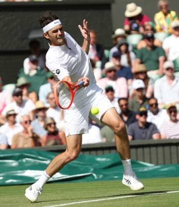 American Taylor Fritz plays a forehand in his third round match against Spain s Alejandro Davidovich Fokina on day five of the 2025 Wimbledon Championships in London on Friday, July 04, 2025.  LON2025070445 HUGOxPHILPOTT