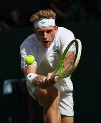 Spain s Alejandro Davidovich Fokina plays a backhand in his third round match against American Taylor Fritz on day five of the 2025 Wimbledon Championships in London on Friday, July 04, 2025.  LON2025070450 HUGOxPHILPOTT
