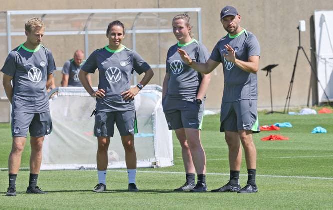 training start VfL Wolfsburg women Wolfsburg, 04 07 2025, soccer, women, Google Pixel Women Bundesliga, VfL Wolfsburg, training start, picture shows impressions from training, VfL coach Stephan Lerch Wolfsburg