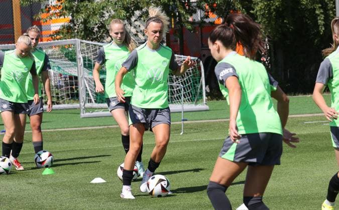 Start of training VfL Wolfsburg Women Wolfsburg, 04 07 2025, Football, Women, Google Pixel Women Bundesliga, VfL Wolfsburg, Start of training, Picture shows impressions from training, Lena Lattwein Wolfsburg