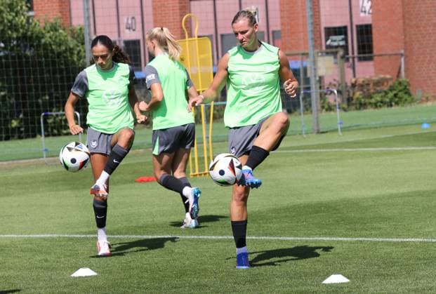 training start VfL Wolfsburg women Wolfsburg, 04 07 2025, soccer, women, Google Pixel Women Bundesliga, VfL Wolfsburg, training start, picture shows impressions from training, Alexandra Popp Wolfsburg