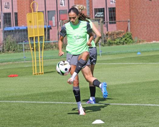 Start of training VfL Wolfsburg Women Wolfsburg, 04 07 2025, Football, Women, Google Pixel Women Bundesliga, VfL Wolfsburg, Start of training, Picture shows impressions from training, Kessya Bussy Wolfsburg