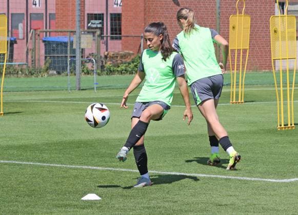 Start of training VfL Wolfsburg Women Wolfsburg, 04 07 2025, Football, Women, Google Pixel Women Bundesliga, VfL Wolfsburg, Start of training, Picture shows impressions of training, Judit Pujols Wolfsburg