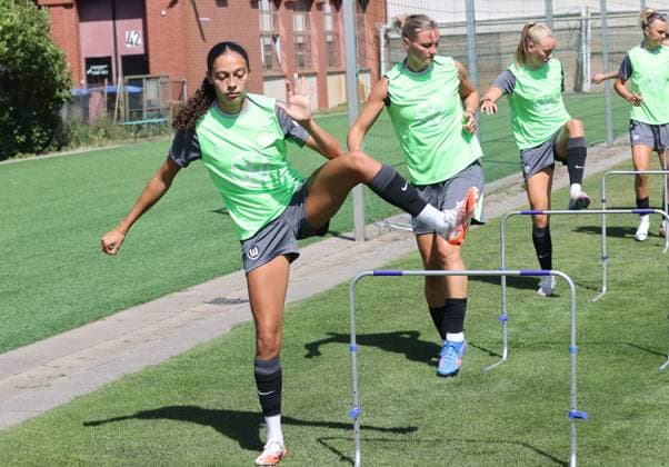 Start of training VfL Wolfsburg Women Wolfsburg, 04 07 2025, Football, Women, Google Pixel Women Bundesliga, VfL Wolfsburg, Start of training, Picture shows impressions from training, Kessya Bussy Wolfsburg