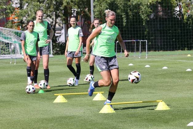 training start VfL Wolfsburg women Wolfsburg, 04 07 2025, soccer, women, Google Pixel Women Bundesliga, VfL Wolfsburg, training start, picture shows impressions from training, Alexandra Popp Wolfsburg