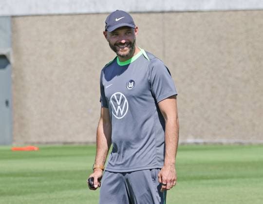 training start VfL Wolfsburg women Wolfsburg, 04 07 2025, soccer, women, Google Pixel Women Bundesliga, VfL Wolfsburg, training start, picture shows impressions from training, VfL coach Stephan Lerch Wolfsburg