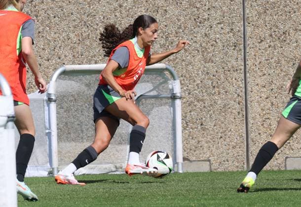 Start of training VfL Wolfsburg Women Wolfsburg, 04 07 2025, Football, Women, Google Pixel Women Bundesliga, VfL Wolfsburg, Start of training, Picture shows impressions from training, Kessya Bussy Wolfsburg