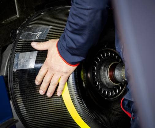SILVERSTONE - Mechanics work on Max Verstappen s (Red Bull Racing) car during 2nd free practice at the Silverstone circuit ahead of the Great Britain Grand Prix. ANP SEM VAN DER WAL xVIxANPxSportx xxANPxIVx 530935446 originalFilename: 530935446.jpg