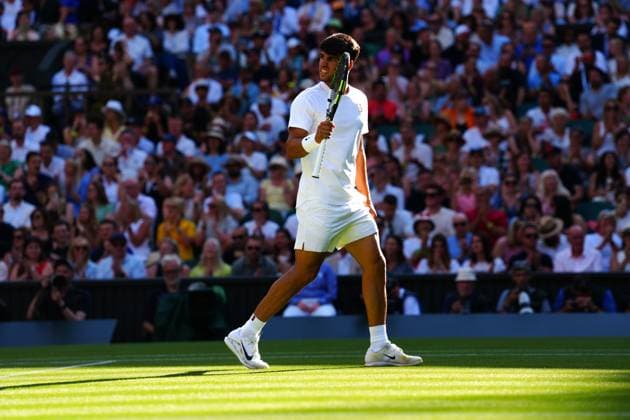Carlos Alcaraz during his third round match Wimbledon Tennis Championships, Day 5, The All England Lawn Tennis and Croquet Club, London, UK - 04 Jul 2025London The All England Lawn Tennis and United Kingdom  Copyright: xJavierxGarcia Shutterstockx 15384469hm
