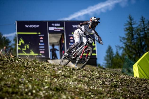 Whoop Downhill Worldcup La Thuile MELTON Matilda COMMENCAL SCHWALBE BY LES ORRESat Whoop Downhill Worldcup La Thuile, 04 07 2025,in La Thuile,ITA Photo Sebastian Sternemann