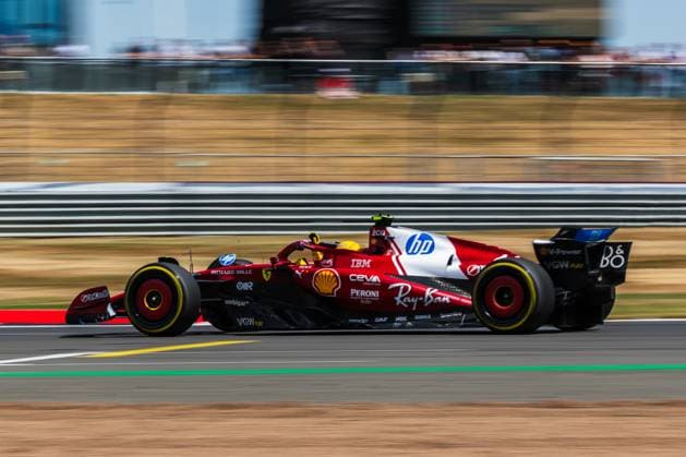 2025 Formula One British Grand Prix Silverstone Circuit, Towcester, United Kingdom. 4.July.2025; Lewis Hamilton of Great Britain and Scuderia Ferrari waves to the spectators during Free Practice 1 Formula One British Grand Prix Towcester Silverstone Circuit United Kingdom Copyright: xJayxHiranox