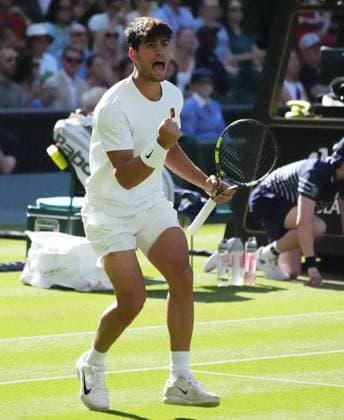 Tennis - 2025 Wimbledon Championships - Men™s Singles - 3rd round - Carlos Alcaraz v Jan Lennard Struff All England Lawn Tennis & Croquet Club - Friday 4th July 2025 Carlos Alcaraz of Spain celebrates the first set 