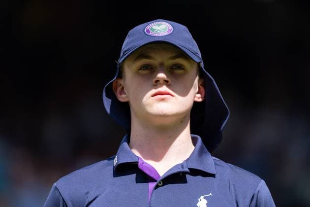 2025-07-04 Wimbledon 2025 LONDON, ENGLAND - JULY 4: ballboy, ballkid, atmosphere Wimbledon during Wimbledon 2025 at All England Lawn Tennis & Croquet Club on July 4, 2025 in London, England. London All England Lawn Tennis & Croquet Club England Content not available for redistribution in The Netherlands directly or indirectly through any third parties. Copyright: xMarleenxFouchierx
