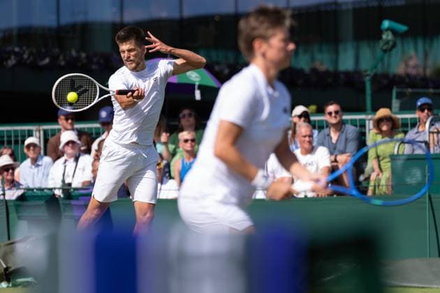 2025-07-04 Wimbledon 2025 LONDON, ENGLAND - JULY 4: Demi Schuurs of The Netherlands, Sander Arends of The Netherlands during Wimbledon 2025 at All England Lawn Tennis & Croquet Club on July 4, 2025 in London, England. London All England Lawn Tennis & Croquet Club England Content not available for redistribution in The Netherlands directly or indirectly through any third parties. Copyright: xMarleenxFouchierx