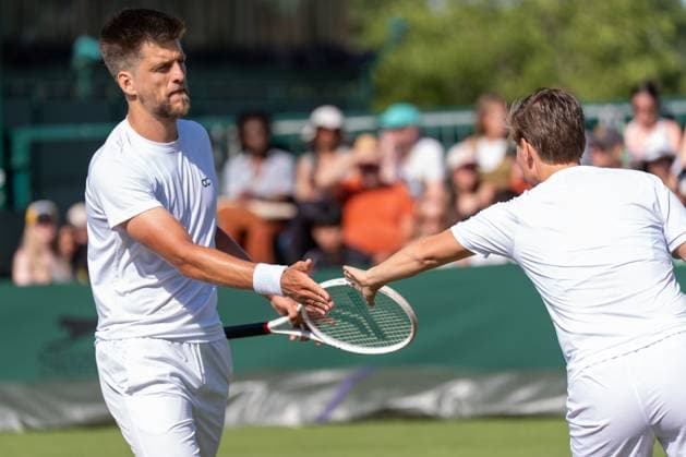 2025-07-04 Wimbledon 2025 LONDON, ENGLAND - JULY 4: Demi Schuurs of The Netherlands, Sander Arends of The Netherlands during Wimbledon 2025 at All England Lawn Tennis & Croquet Club on July 4, 2025 in London, England. London All England Lawn Tennis & Croquet Club England Content not available for redistribution in The Netherlands directly or indirectly through any third parties. Copyright: xMarleenxFouchierx