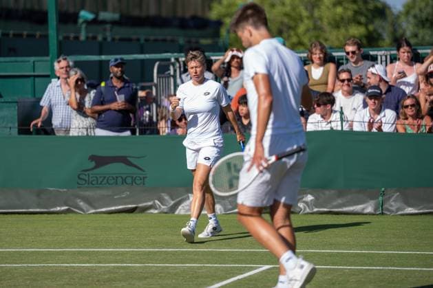 2025-07-04 Wimbledon 2025 LONDON, ENGLAND - JULY 4: Demi Schuurs of The Netherlands, Sander Arends of The Netherlands during Wimbledon 2025 at All England Lawn Tennis & Croquet Club on July 4, 2025 in London, England. London All England Lawn Tennis & Croquet Club England Content not available for redistribution in The Netherlands directly or indirectly through any third parties. Copyright: xMarleenxFouchierx