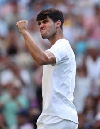 Carlos Alcaraz wins his third round match Wimbledon Tennis Championships, Day 5, The All England Lawn Tennis and Croquet Club, London, UK - 04 Jul 2025London The All England Lawn Tennis and United Kingdom  Copyright: xEllaxLing Shutterstockx 15384471av