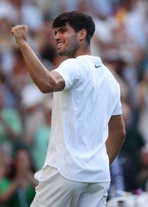 Carlos Alcaraz wins his third round match Wimbledon Tennis Championships, Day 5, The All England Lawn Tennis and Croquet Club, London, UK - 04 Jul 2025London The All England Lawn Tennis and United Kingdom  Copyright: xEllaxLing Shutterstockx 15384471aw