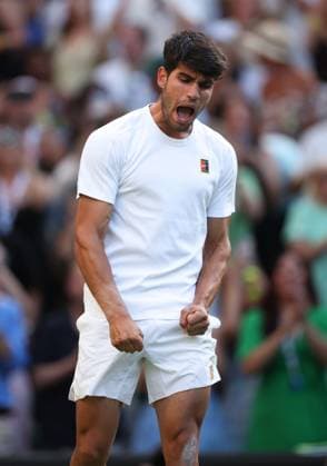 Carlos Alcaraz wins his third round match Wimbledon Tennis Championships, Day 5, The All England Lawn Tennis and Croquet Club, London, UK - 04 Jul 2025London The All England Lawn Tennis and United Kingdom  Copyright: xEllaxLing Shutterstockx 15384471aq