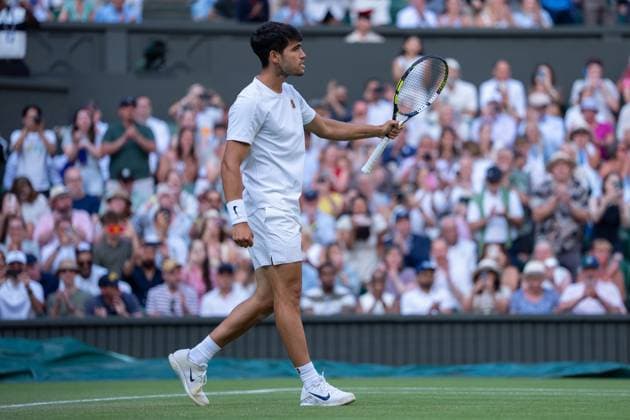2025-07-04 Wimbledon 2025 LONDON, ENGLAND - JULY 4: Carlos Alcaraz of Spain during Wimbledon 2025 at All England Lawn Tennis & Croquet Club on July 4, 2025 in London, England. London All England Lawn Tennis & Croquet Club England Content not available for redistribution in The Netherlands directly or indirectly through any third parties. Copyright: xMarleenxFouchierx