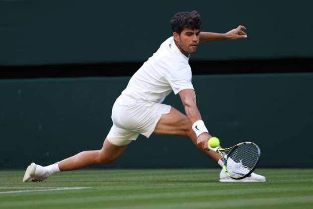 Carlos Alcaraz during his third round match Wimbledon Tennis Championships, Day 5, The All England Lawn Tennis and Croquet Club, London, UK - 04 Jul 2025London The All England Lawn Tennis and United Kingdom  Copyright: xEllaxLing Shutterstockx 15384471bg