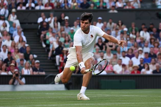 Carlos Alcaraz during his third round match Wimbledon Tennis Championships, Day 5, The All England Lawn Tennis and Croquet Club, London, UK - 04 Jul 2025London The All England Lawn Tennis and United Kingdom  Copyright: xEllaxLing Shutterstockx 15384471bh