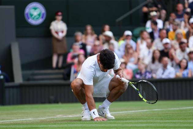 Carlos Alcaraz during his third round match Wimbledon Tennis Championships, Day 5, The All England Lawn Tennis and Croquet Club, London, UK - 04 Jul 2025London The All England Lawn Tennis and United Kingdom  Copyright: xEllaxLing Shutterstockx 15384471bj