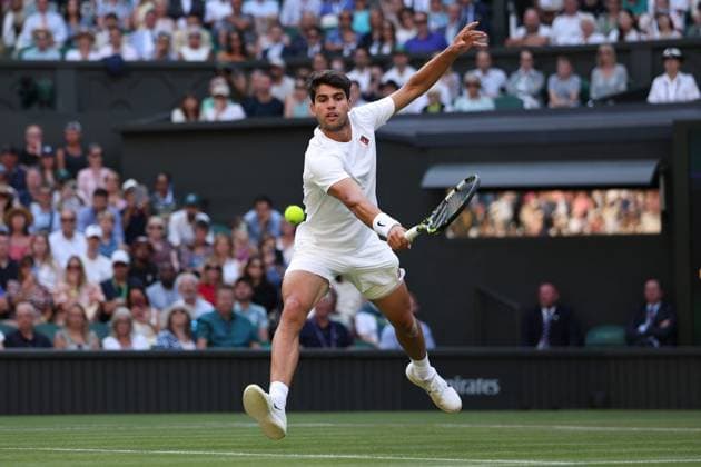Carlos Alcaraz during his third round match Wimbledon Tennis Championships, Day 5, The All England Lawn Tennis and Croquet Club, London, UK - 04 Jul 2025London The All England Lawn Tennis and United Kingdom  Copyright: xEllaxLing Shutterstockx 15384471bd