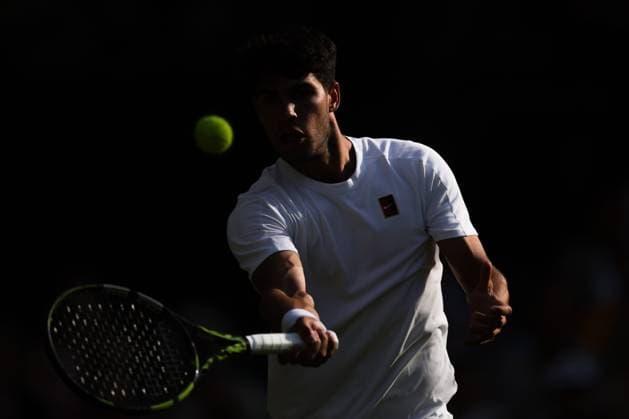 Carlos Alcaraz during his third round match Wimbledon Tennis Championships, Day 5, The All England Lawn Tennis and Croquet Club, London, UK - 04 Jul 2025London The All England Lawn Tennis and United Kingdom  Copyright: xEllaxLing Shutterstockx 15384471az