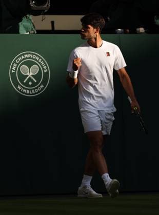 Carlos Alcaraz during his third round match Wimbledon Tennis Championships, Day 5, The All England Lawn Tennis and Croquet Club, London, UK - 04 Jul 2025London The All England Lawn Tennis and United Kingdom  Copyright: xEllaxLing Shutterstockx 15384471ba