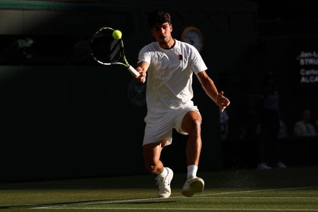 Carlos Alcaraz during his third round match Wimbledon Tennis Championships, Day 5, The All England Lawn Tennis and Croquet Club, London, UK - 04 Jul 2025London The All England Lawn Tennis and United Kingdom  Copyright: xEllaxLing Shutterstockx 15384471bb