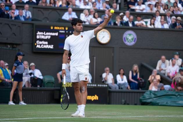 Carlos Alcaraz during his Wimbledon 2025 Men?s Singles third round tennis match against Jan-Lennard Struff at the All England Tennis Club in London, England (Richard Callis SPP) Copyright: xRichardxCallis SPPx spp-en-RiCa-SPP25_richiecallis_040725_18905