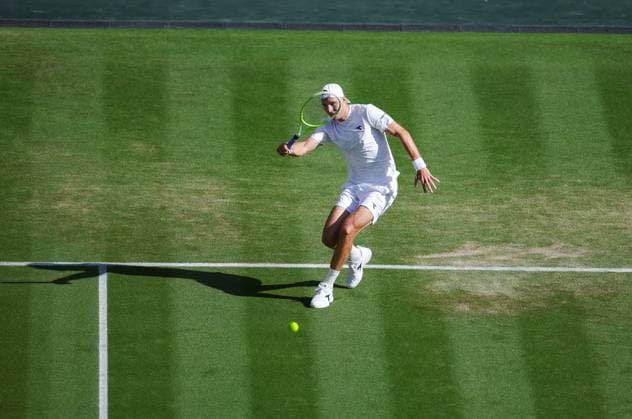 Wimbledon 2025 Jan-Lennard Struff v Carlos Alcaraz Wimbledon Championships 2025 Day 5, 04 07 25 Gentlemens Singles - Third Round Centre Court Jan-Lennard Struff vs Carlos Alcaraz. Jan-Lennard Struff in action  Copyright: xBradleyxOrmesherx NINTCHDBPICT001007575281